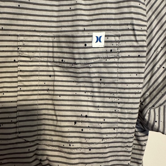 Hurley short sleeve button up - Picture 2 of 4
